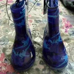 Boys size 5 rain boots that light up new never worn​